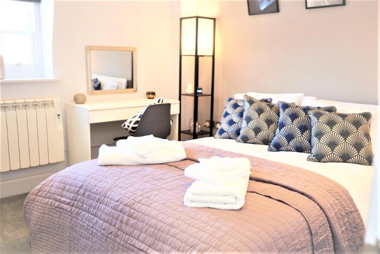 Апартаменты Hampton Court - The Kings Rest Molesey Экстерьер фото